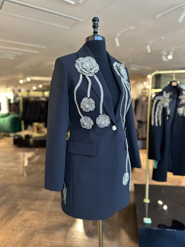 کت تک برند سارا ضیا مشکی مدل silverflower